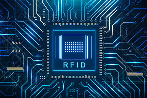 Uporaba tehnologije RFID pri upravljanju avtomobilskih delov.